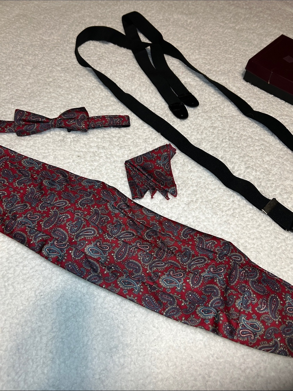 2 Cummerbunds with bow ties & suspenders - Picture 5 of 6